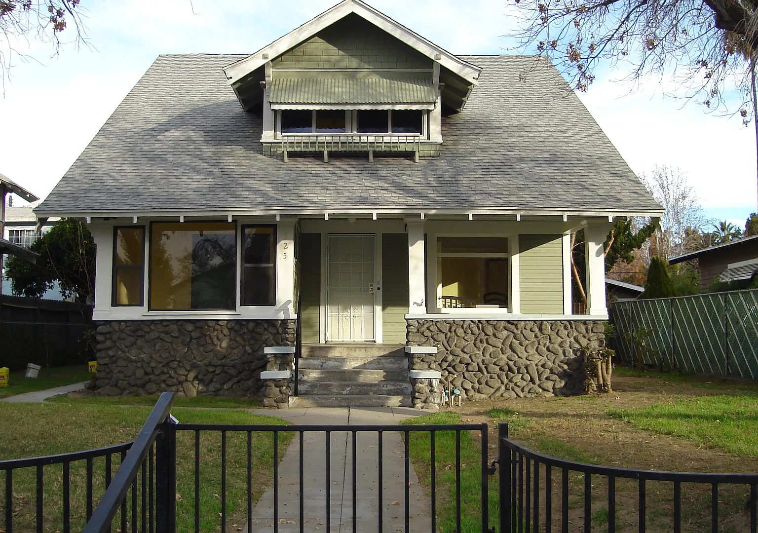 9 bed, 4000 sqft, $700 — Photo 2