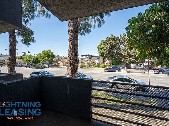 4th image of 14201 Victory Blvd #209D
