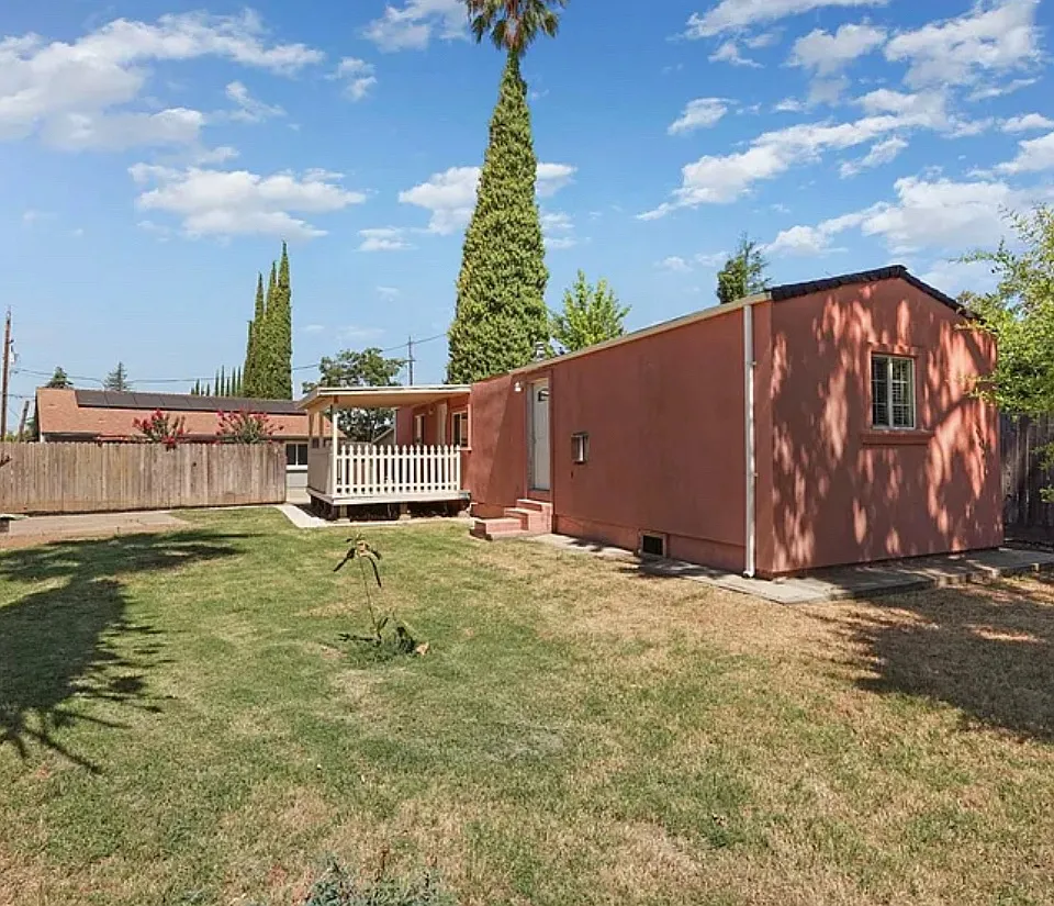 2 bed, 800 sqft, $1,700 — Photo 2