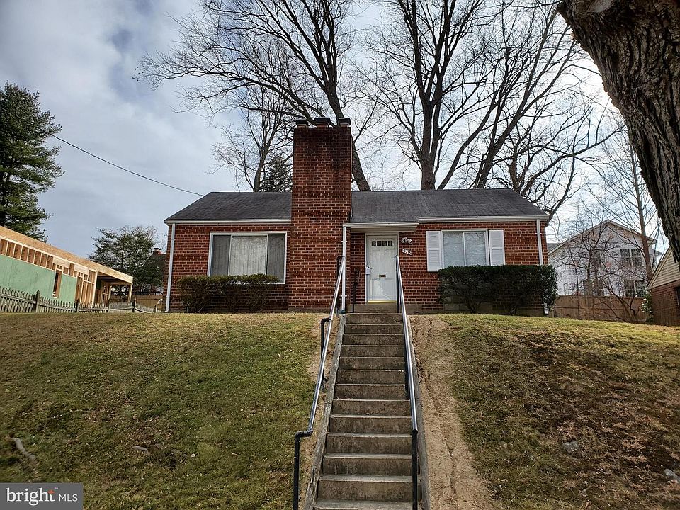 2nd image of 10215 Parkwood Dr