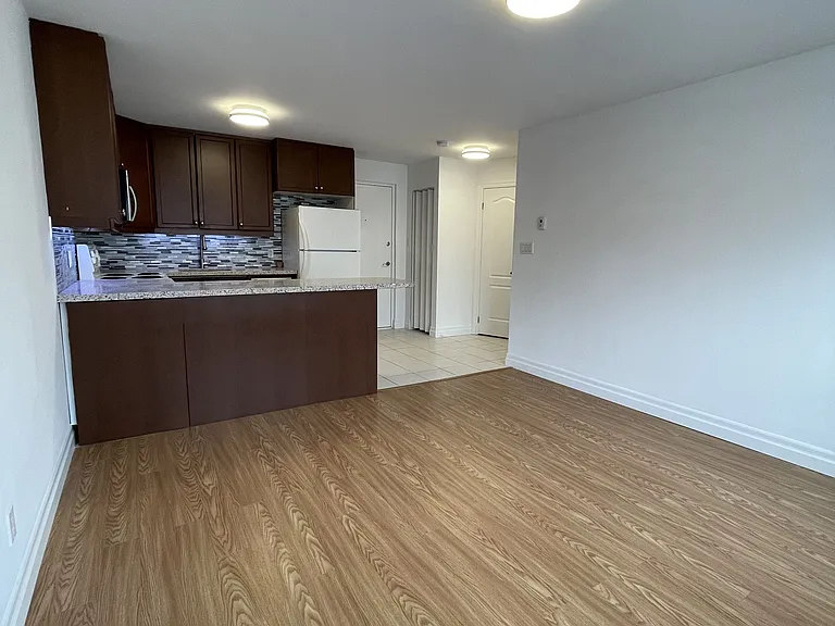 2940 Dundas St W #5 — Photo 5