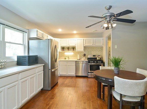 5th image of 705 Woodlawn St