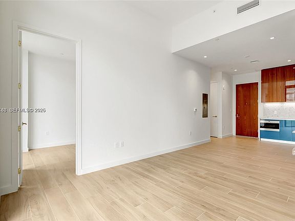 5th image of 2655 S Bayshore Dr APT 403