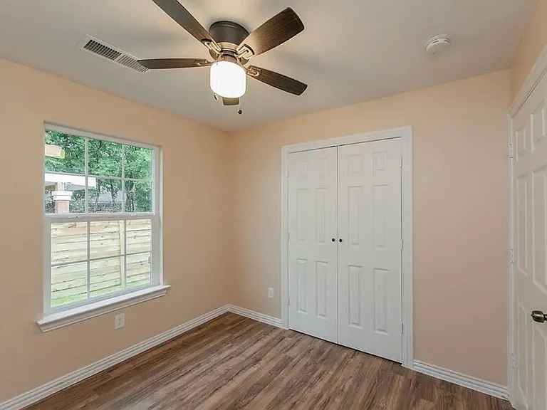 1115 S Waverly Dr — Photo 3