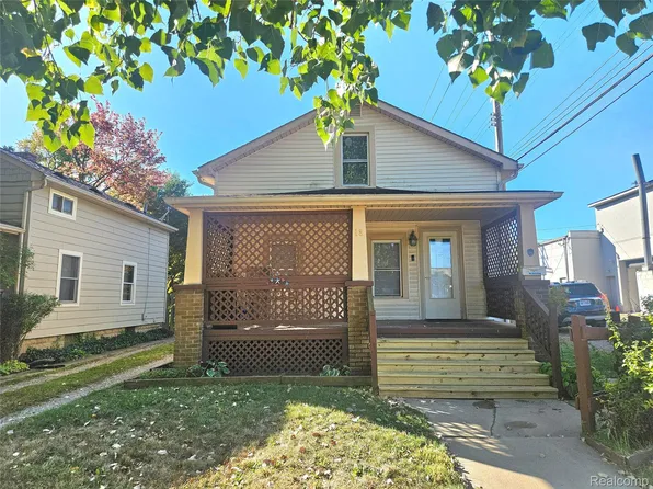 18 E Hopkins Ave, Pontiac, MI 48340