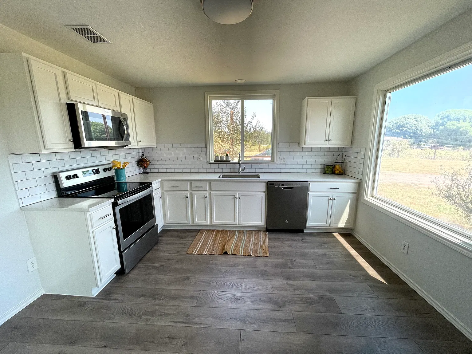3 bed, 1362 sqft, $2,000 — Photo 3