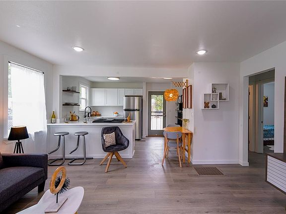 4th image of 3601 N Saint Paul St