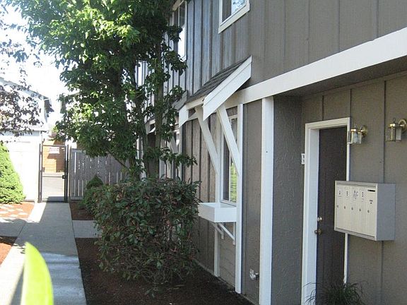 2nd image of 4527 S Puget Sound Ave #B