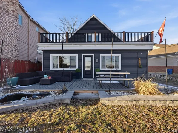 4960 Cooley Lake Rd, Waterford, MI 48327