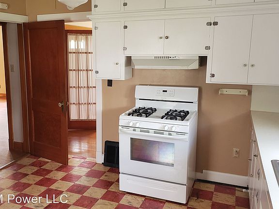 5th image of 134 Wayside Dr