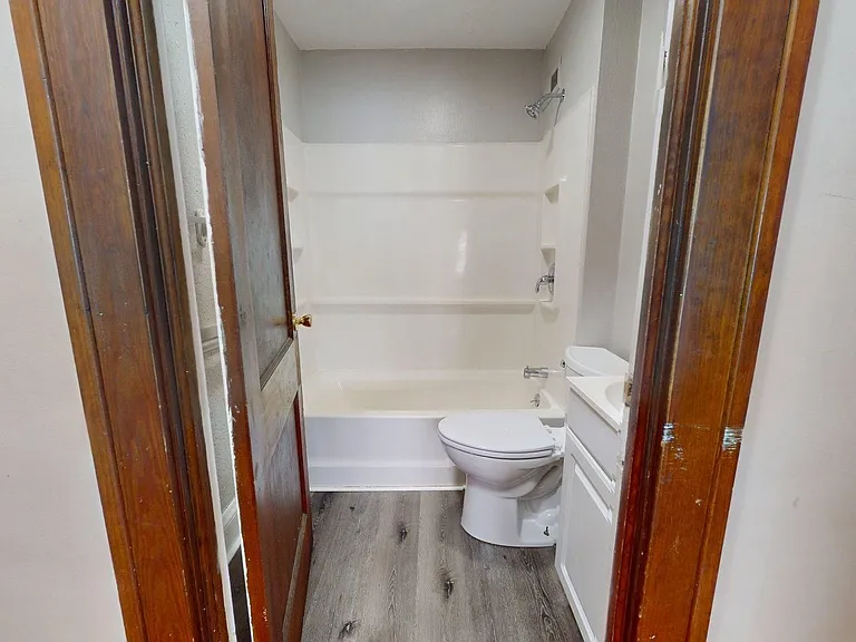 9715 Plymouth Ave — Photo 10