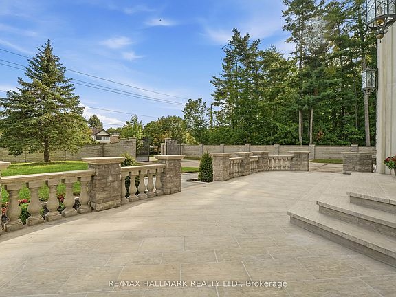 3rd image of 290 Tollendal Mill Rd