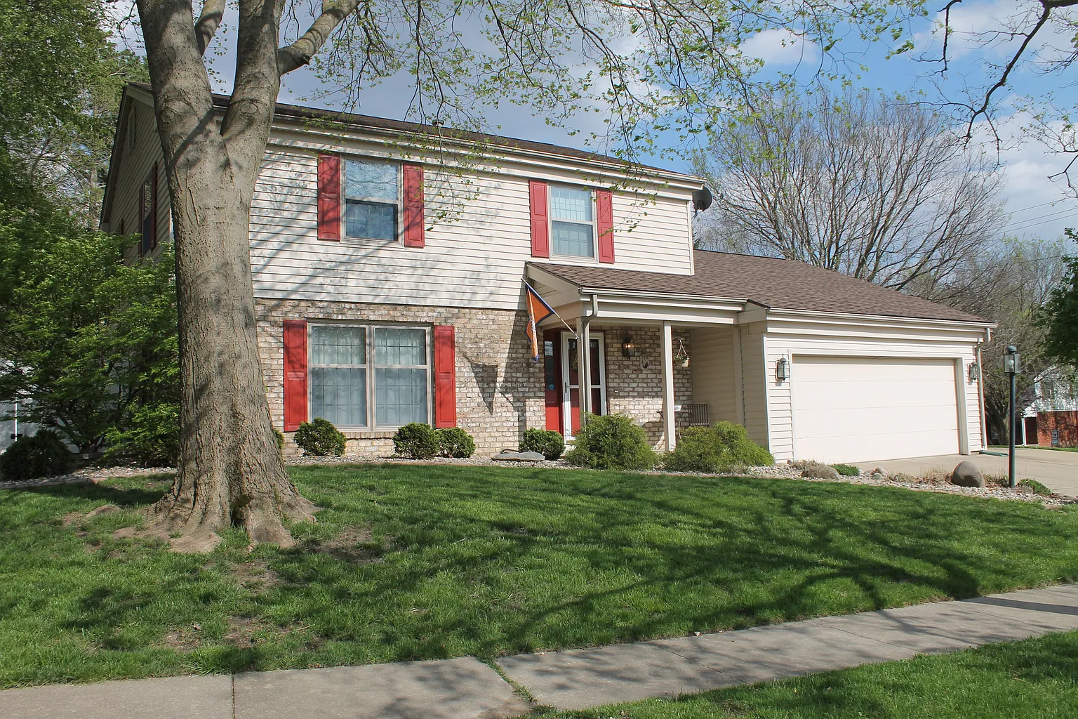 300 Indian Hills Dr photo 1