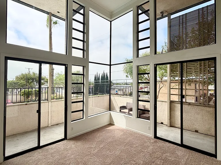 2525 E 19th St #10 — Photo 3