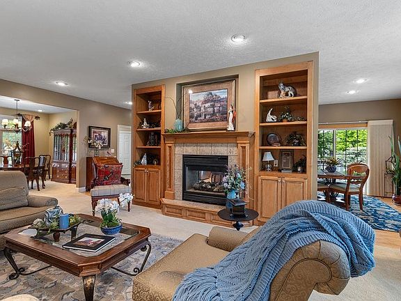 4th image of 3661 Regency Pl