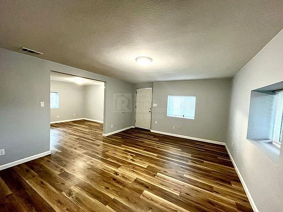 3rd image of 1614 Manitou Blvd