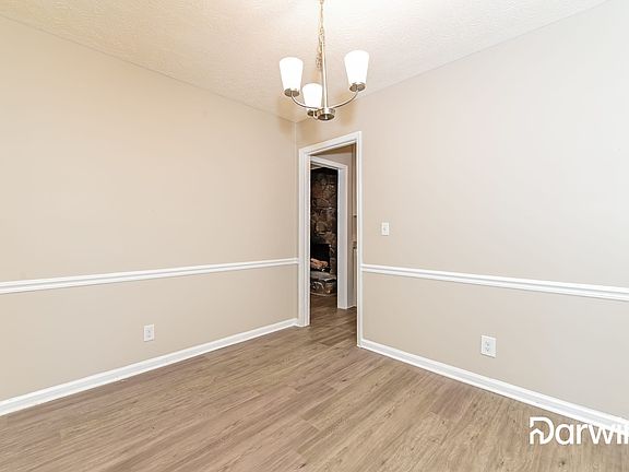 5th image of 1930 Christian Cir SE