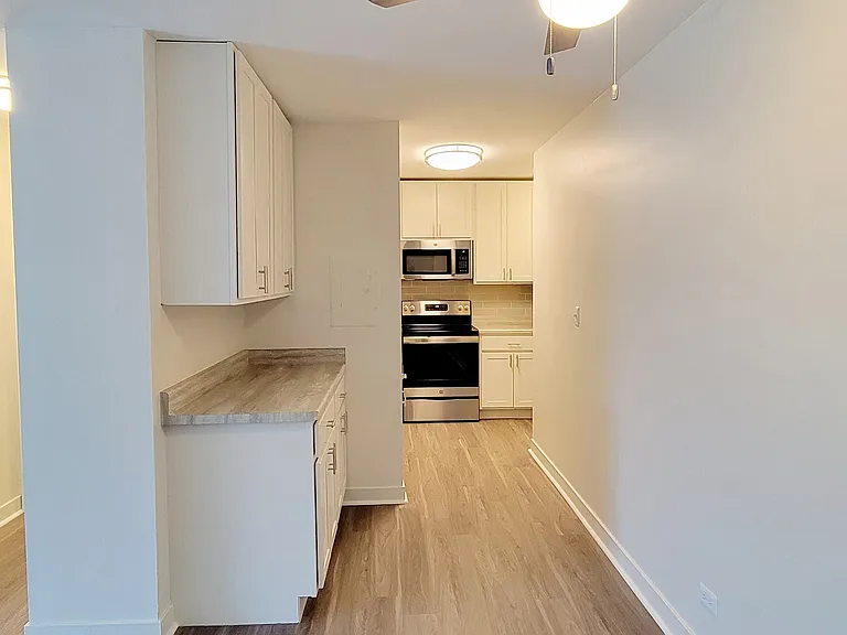 Lisle Station Apartments — Photo 12