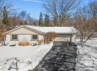 18830 Pheasant Cir, Eden Prairie, MN 55346