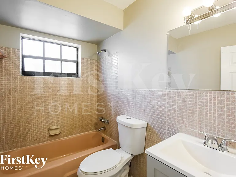 960 N 73rd Way — Photo 14