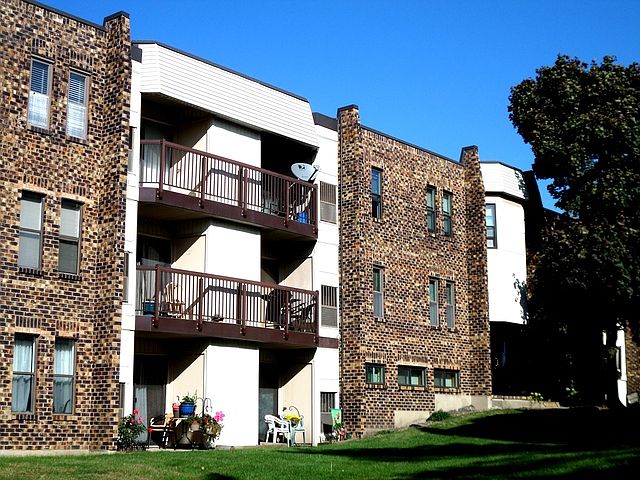 1st image of 2263 Country Club Dr APT 16