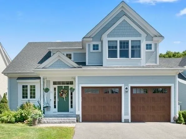 21 Hospital Rd Unit 21, Medfield, MA 02052