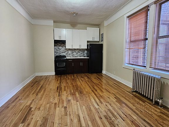 2nd image of 520 E 21st St APT 4B