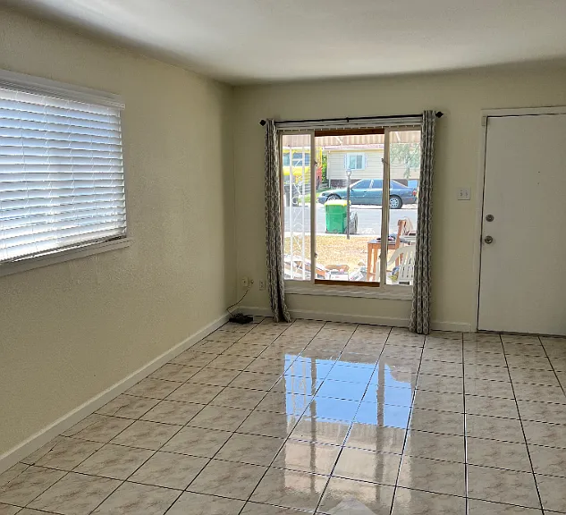 1124 Victor St — Photo 8