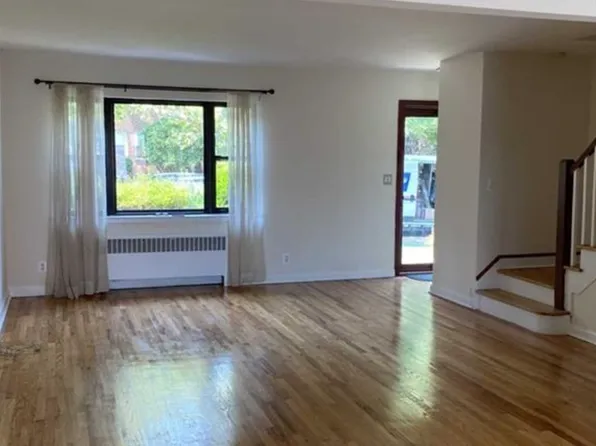 25 Edgewater Place image 3 of 19