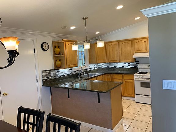 3rd image of 650 Greenlake Dr