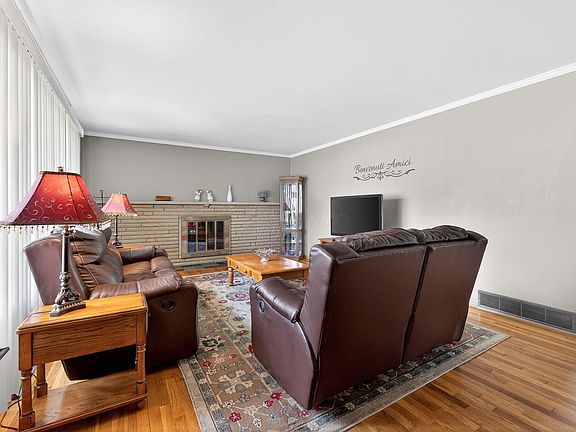 3rd image of 947 Norris Dr