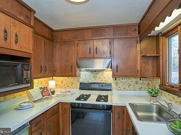 4th image of 5512 Forrestal Ave