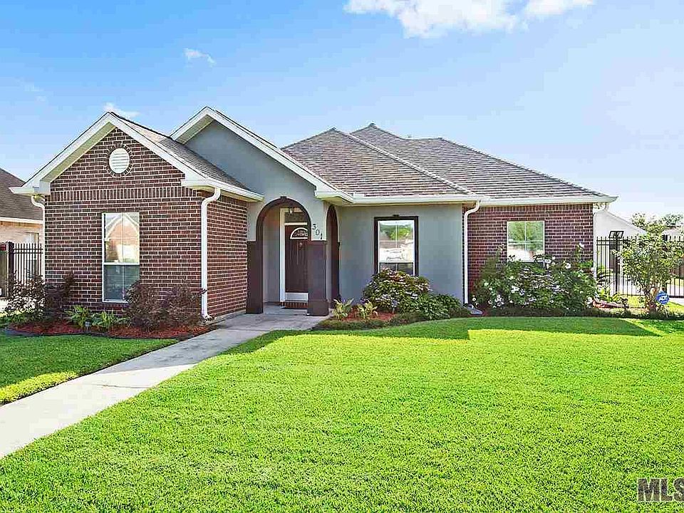 1st image of 301 Oleana Dr