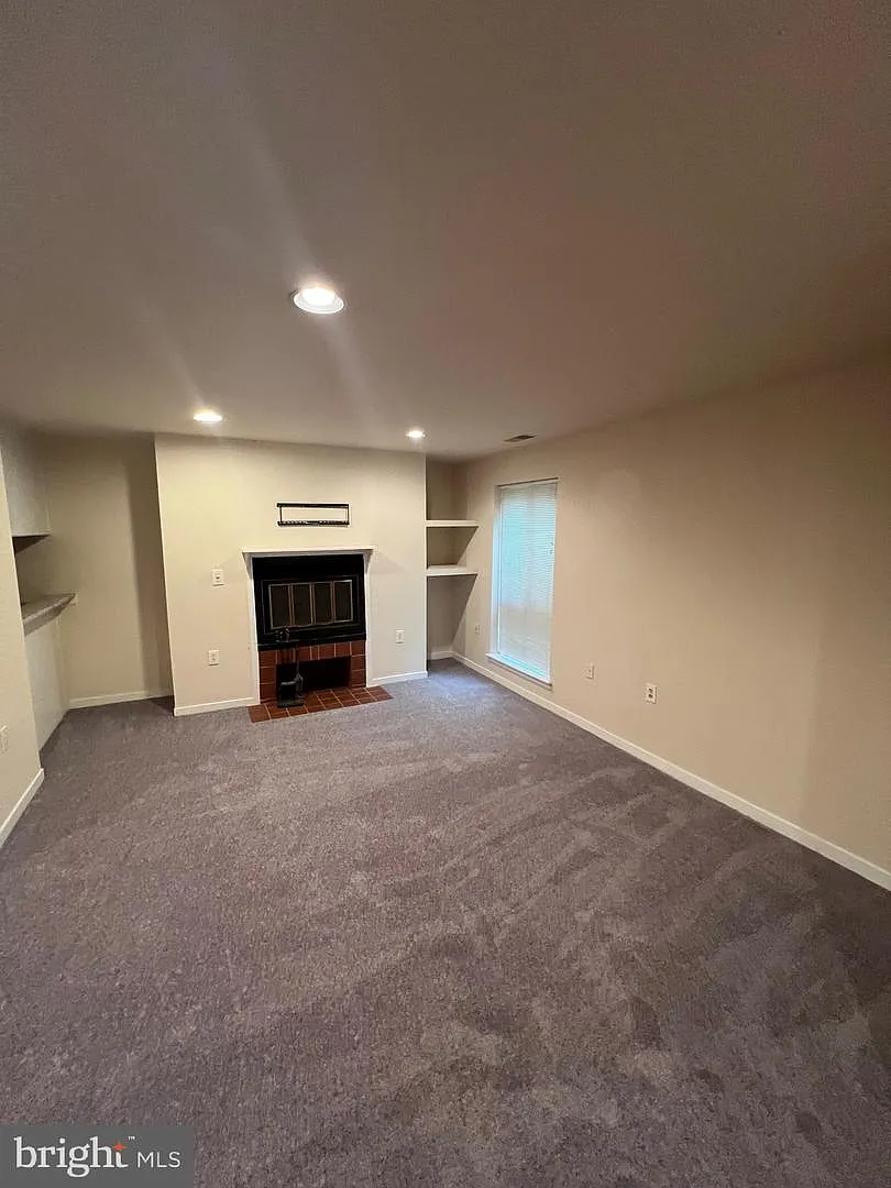 2 bed, 975 sqft, $2,000 — Photo 4