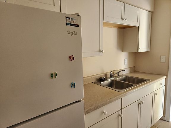 3rd image of 324 Canyon Dr N