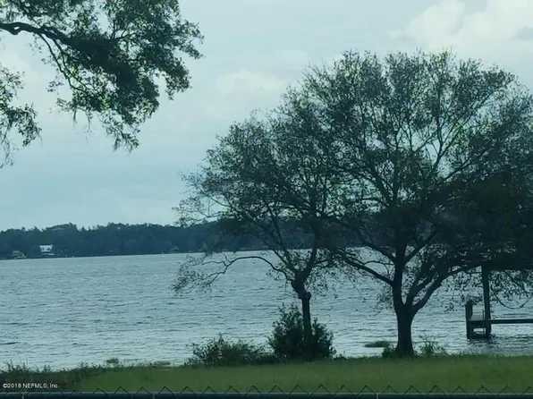 260 Lake Dr, Florahome, FL 32140