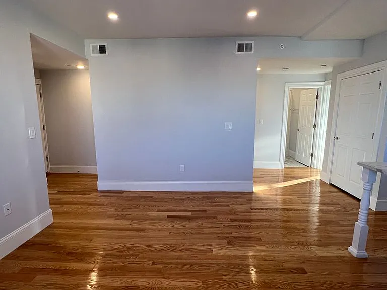 83 Winchester St #3C — Photo 2