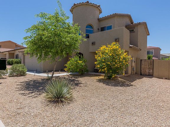 Tons of side yard for gate