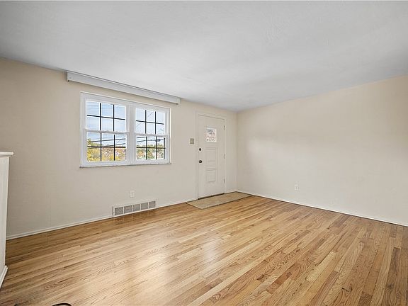 3rd image of 3751 Grant St