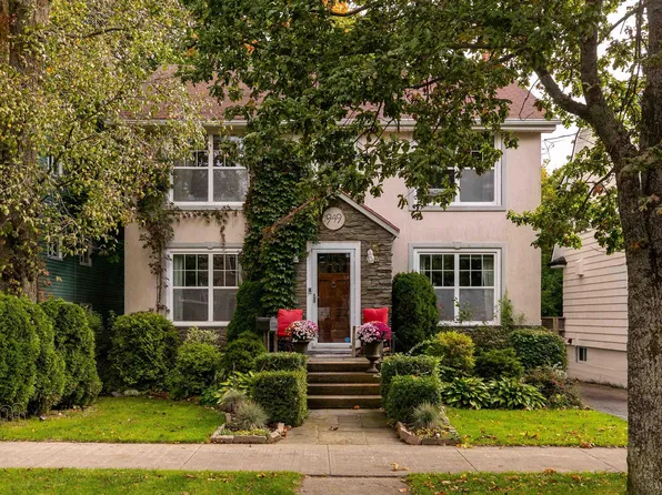 949 McLean St, Halifax, NS B3H 2V2