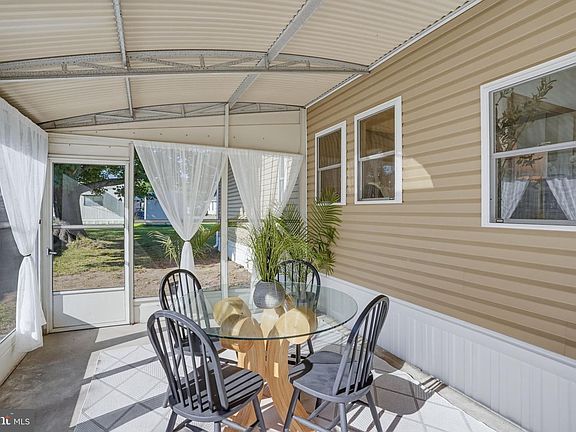 5th image of 37 Spinning Wheel Ln