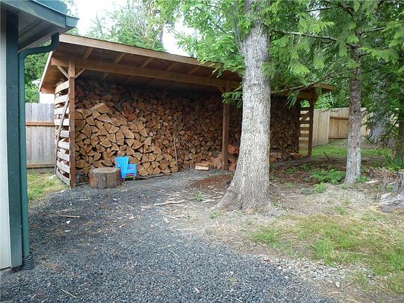4th image of 480 SE Totten Shores Dr