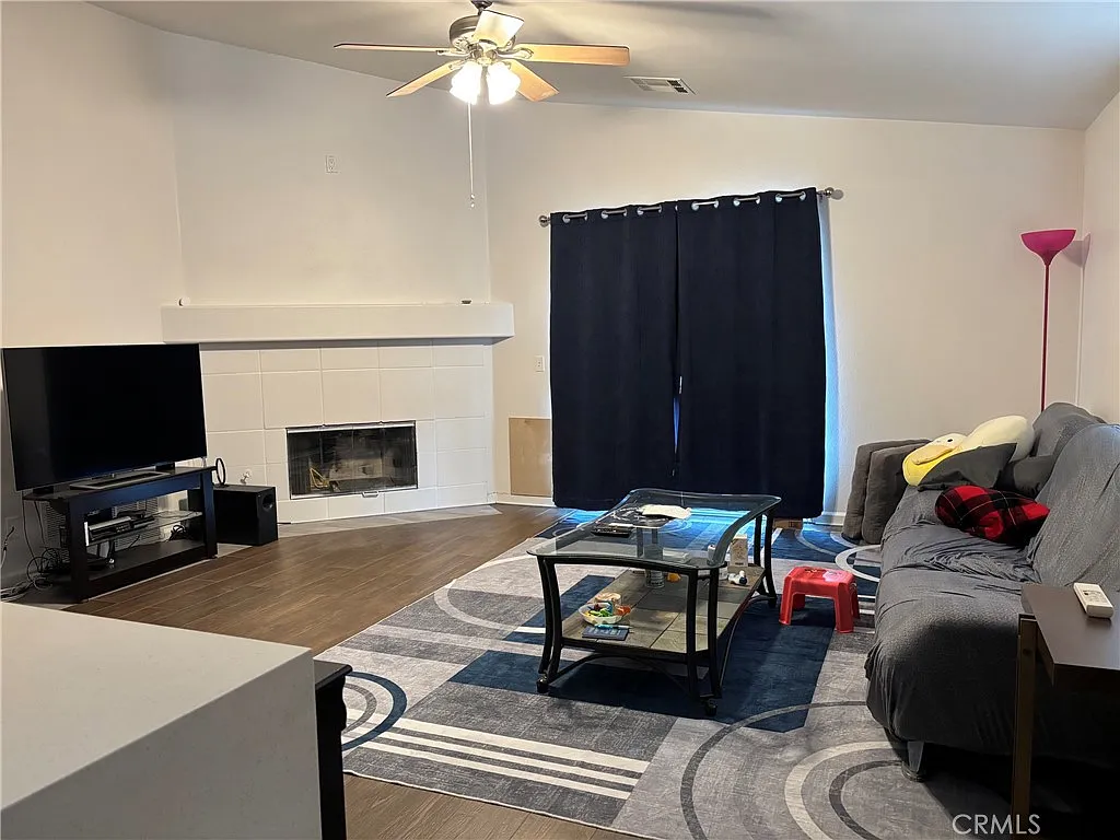 3 bed, 1633 sqft, $2,600 — Photo 4