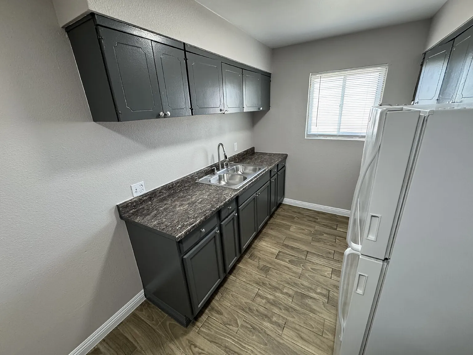 2 bed, 1.0 bath, $1,200 — Photo 4