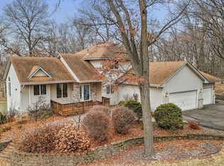 1230 Oakwood Ln, Hudson, WI 54016