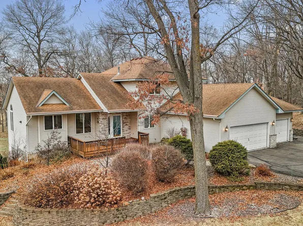 1230 Oakwood Ln, Hudson, WI 54016