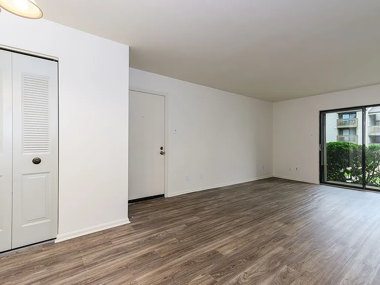 Southfield Apartments — Photo 18