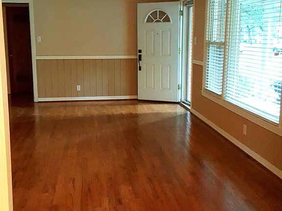3rd image of 700 Club Oak Dr