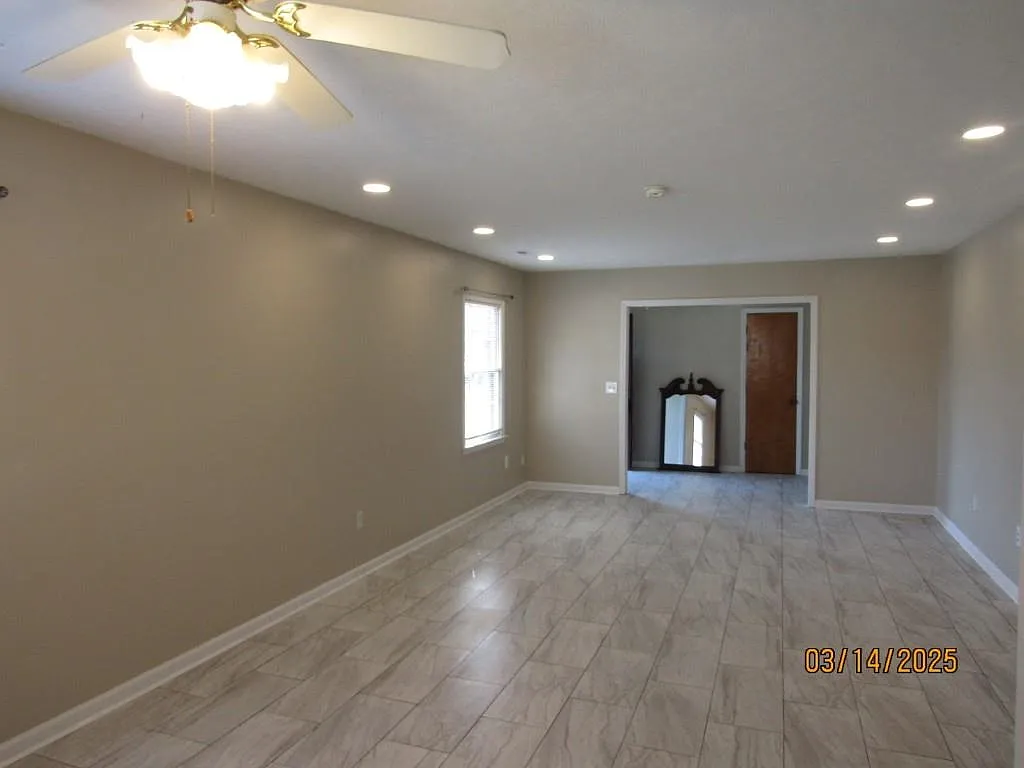 3 bed, 1900 sqft, $2,100 — Photo 3