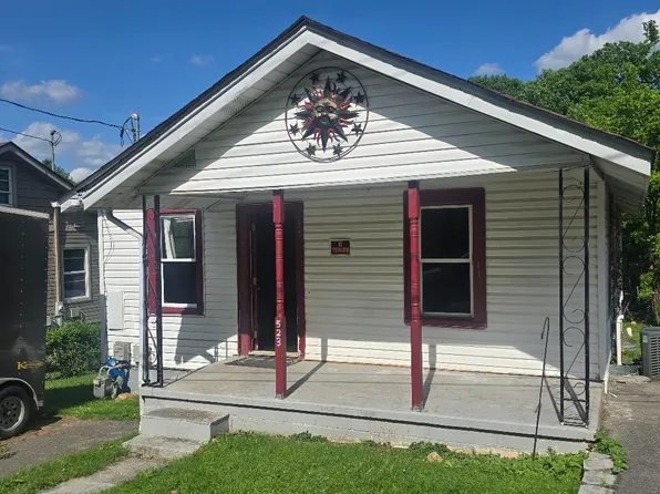 523 Selden St, Crab Orchard, WV 25827